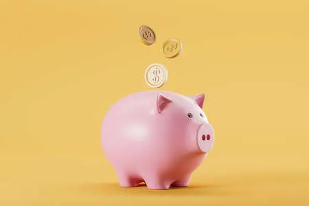 183493683-piggy-hucha-con-monedas-de-oro-cayendo-sobre-fondo-amarillo-concepto-de-ahorro-y-ahorro